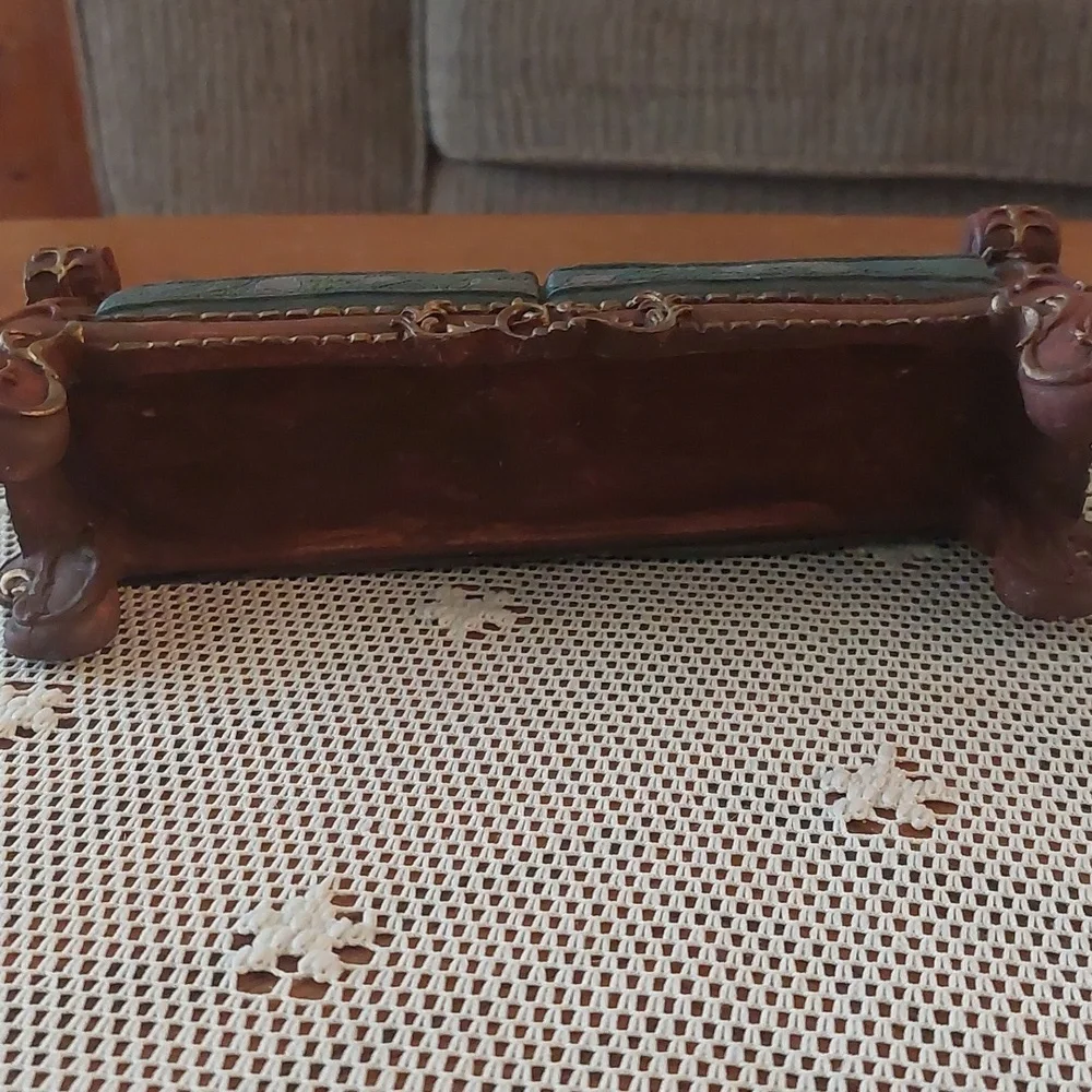 Victorian Style Loveseat Sofa Unique Picture Frame Holder